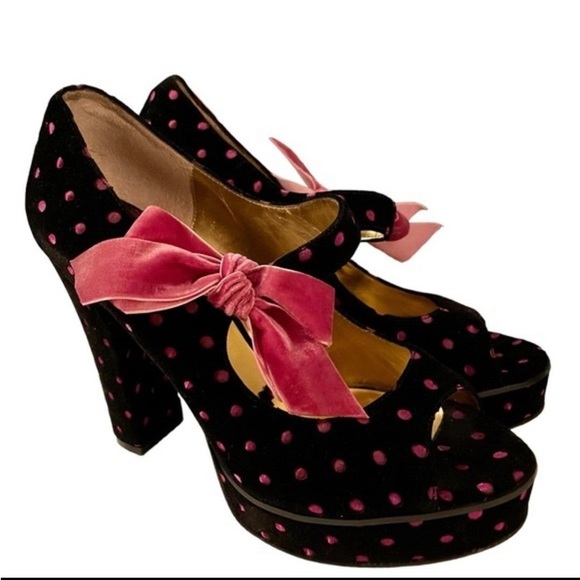 Retro Polkadot Heels! - Picture 2 of 5